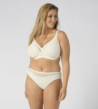 Load image into Gallery viewer, Triumph Modern Feeling Underwire Soft Cup Bra
